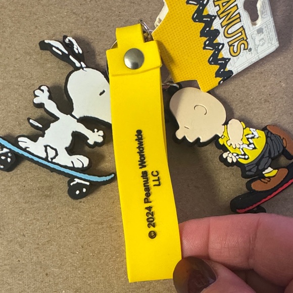 Peanuts Yellow Skateboard Keychain with Snoopy and Charlie Brown - Picture 2 of 4